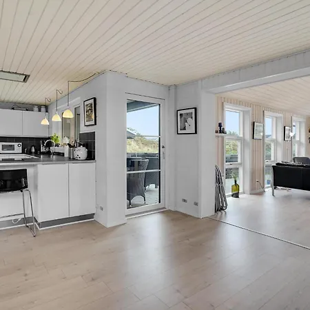 Lovely In With Kitchen Holiday home