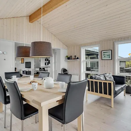 Holiday home Lovely In With Kitchen