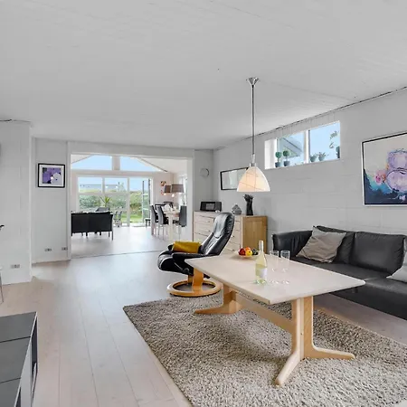 Lovely In With Kitchen Holiday home